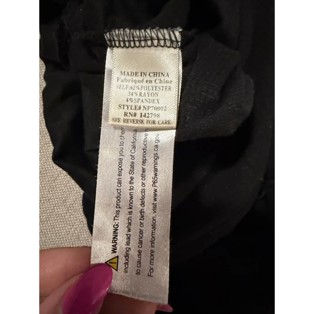 New In Black Sleeveless Button-Front Pocket Romper - Size Medium - Picture 6 of 7